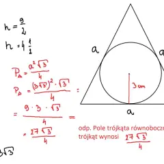 Obliczenia pola trójkąta równobocznego, w którym wpisano okrąg o promieniu 3 cm. Wzór na pole trójkąta równobocznego to P = a²√3/4.