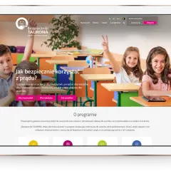 Zabawa w nauczycielkę: Kreatywna edukacja dla dzieci w domu