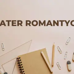 Zeszyt, ołówki i linijka na tle napisu "BOHATER ROMANTYCZNY". Symbolizują naukę i analizę cech bohatera romantycznego.