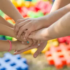 Najlepsze zabawy w kole: pomysły na gry grupowe dla dzieci