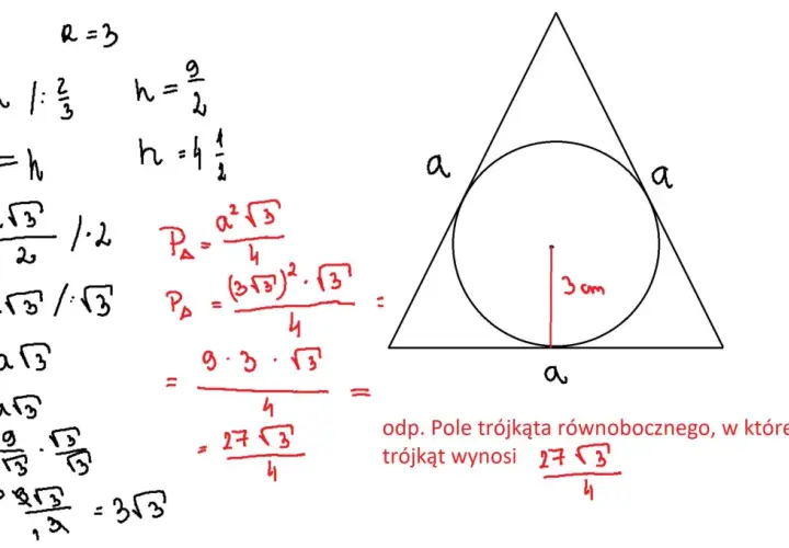 Obliczenia pola trójkąta równobocznego, w którym wpisano okrąg o promieniu 3 cm. Wzór na pole trójkąta równobocznego to P = a²√3/4.