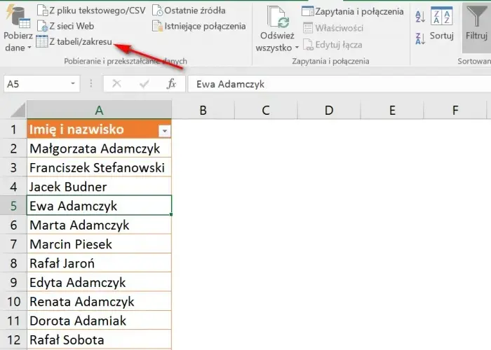 Jak rozdzielić tekst w komórce Excel: 4 skuteczne metody