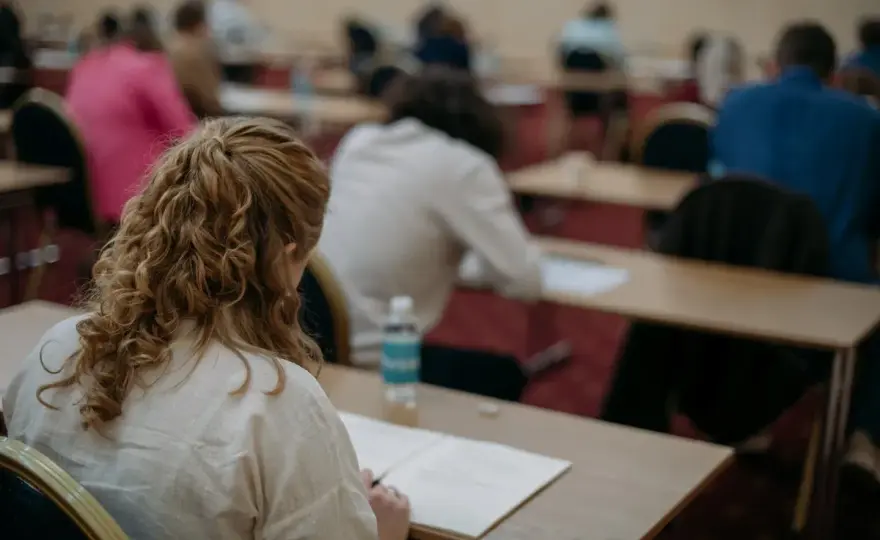 Ile trwa egzamin z angielskiego? Ósmoklasista, matura, certyfikaty
