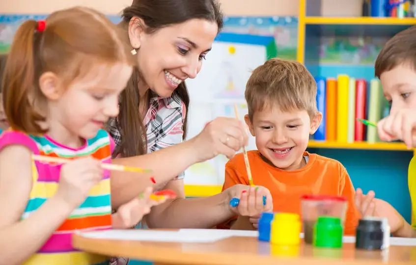 Gdzie zrobić kurs wychowawcy kolonijnego i uniknąć błędów w wyborze?