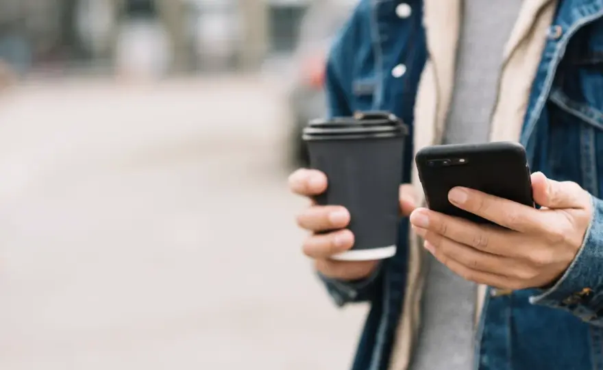 Cyfrowy minimalizm i życie z dwoma aplikacjami zamiast dwudziestu