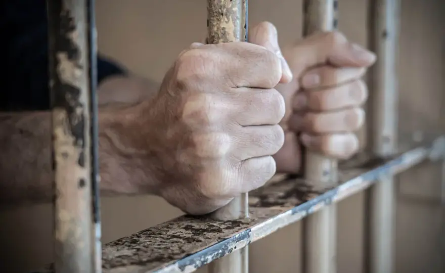 Jak skontaktować się z wychowawcą osadzonego - ważne informacje i porady