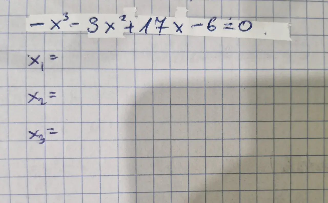Równanie sześcienne -x³-3x²+17x-6=0 z miejscami na x₁, x₂, x₃.