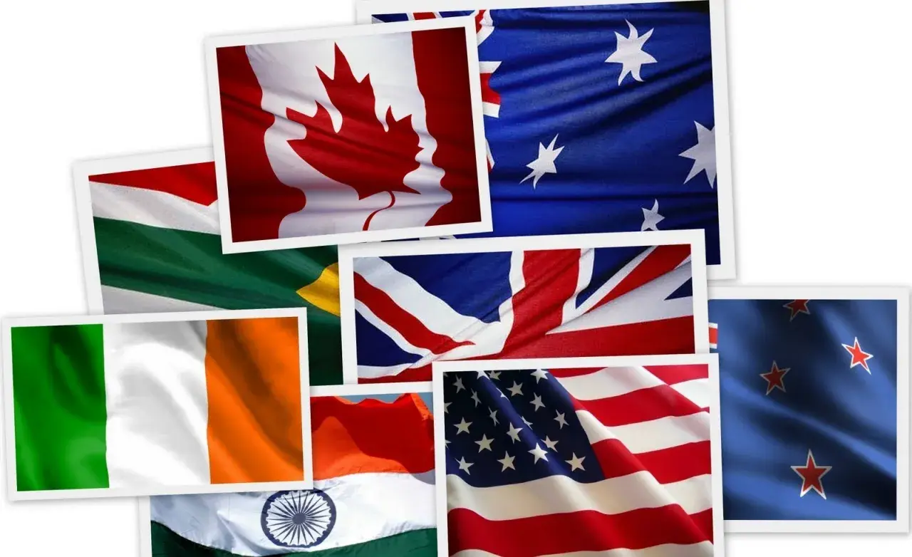Flagi Kanady, Australii, USA, Wielkiej Brytanii, Irlandii, Nowej Zelandii i Indii. Kolekcja zdjęć prezentująca kraje anglojęzyczne.